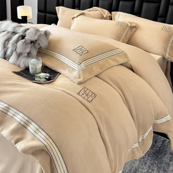 91家纺网 家纺一手货源 找家纺 席之家 席之家 2025新款280克全消光刺绣牛奶绒四件套 艺术空间-卡其玉