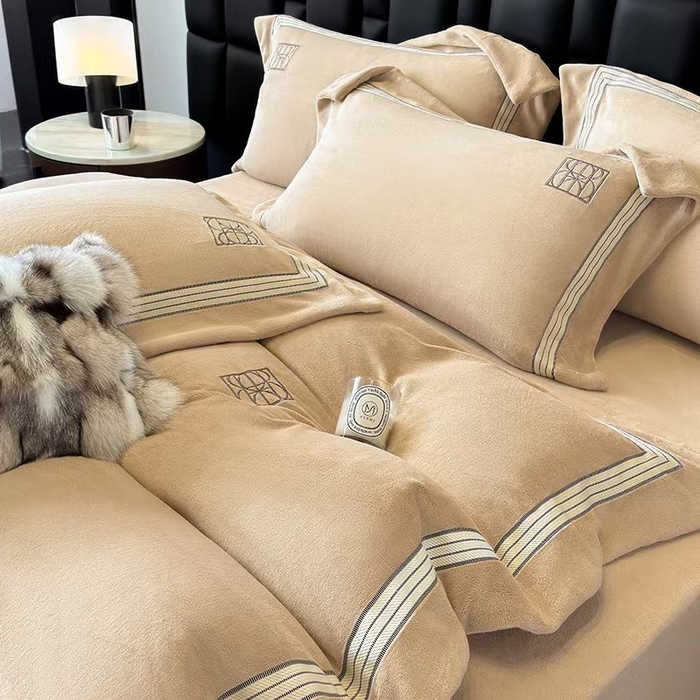 91家纺网 家纺一手货源 找家纺 席之家 席之家 2025新款280克全消光刺绣牛奶绒四件套 艺术空间-卡其玉