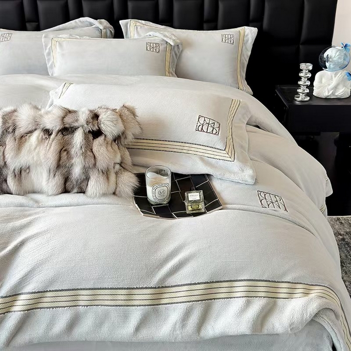 91家纺网 家纺一手货源 找家纺 席之家 席之家 2025新款280克全消光刺绣牛奶绒四件套 艺术空间-奶咖