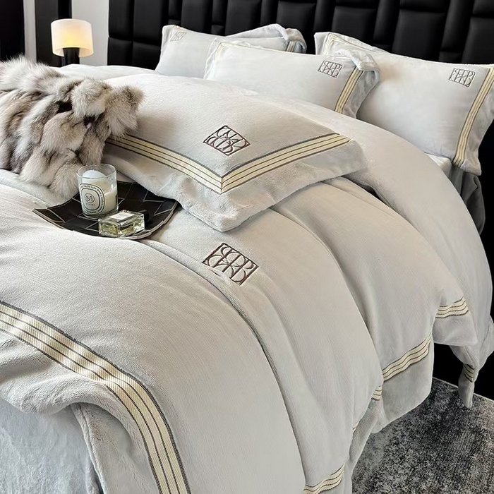 91家纺网 家纺一手货源 找家纺 席之家 席之家 2025新款280克全消光刺绣牛奶绒四件套 艺术空间-奶咖