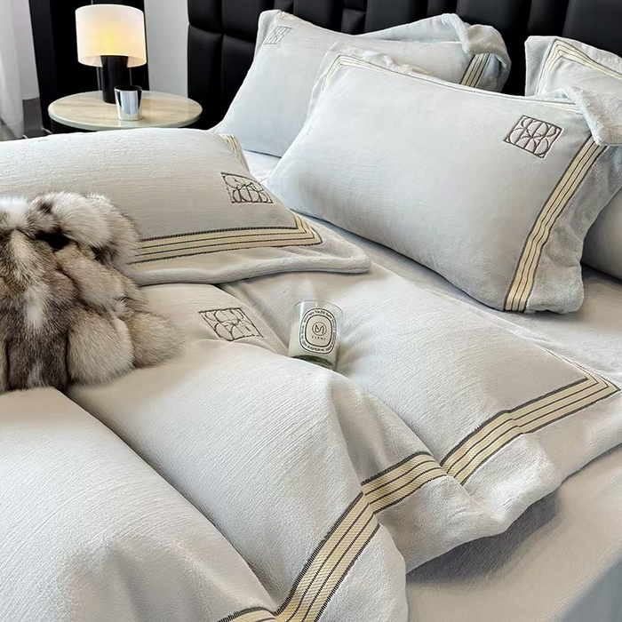 91家纺网 家纺一手货源 找家纺 席之家 席之家 2025新款280克全消光刺绣牛奶绒四件套 艺术空间-奶咖