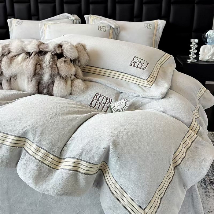 91家纺网 家纺一手货源 找家纺 席之家 席之家 2025新款280克全消光刺绣牛奶绒四件套 艺术空间-奶咖