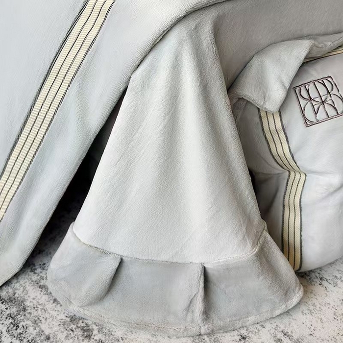 91家纺网 家纺一手货源 找家纺 席之家 席之家 2025新款280克全消光刺绣牛奶绒四件套 艺术空间-奶咖