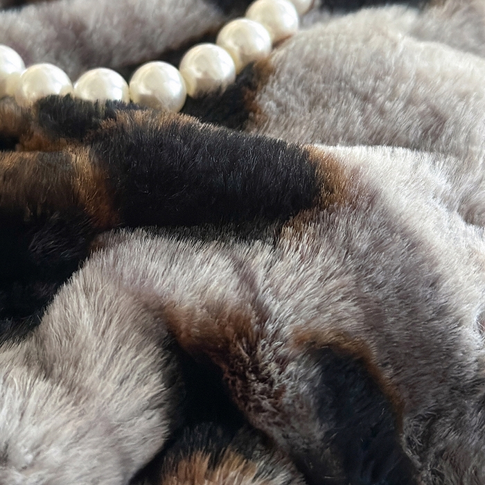 91家纺网 家纺一手货源 找家纺 绒世界 2025秋冬新款丹麦绒宽边牛奶绒四件套 宽边兔绒-羽蝶-灰