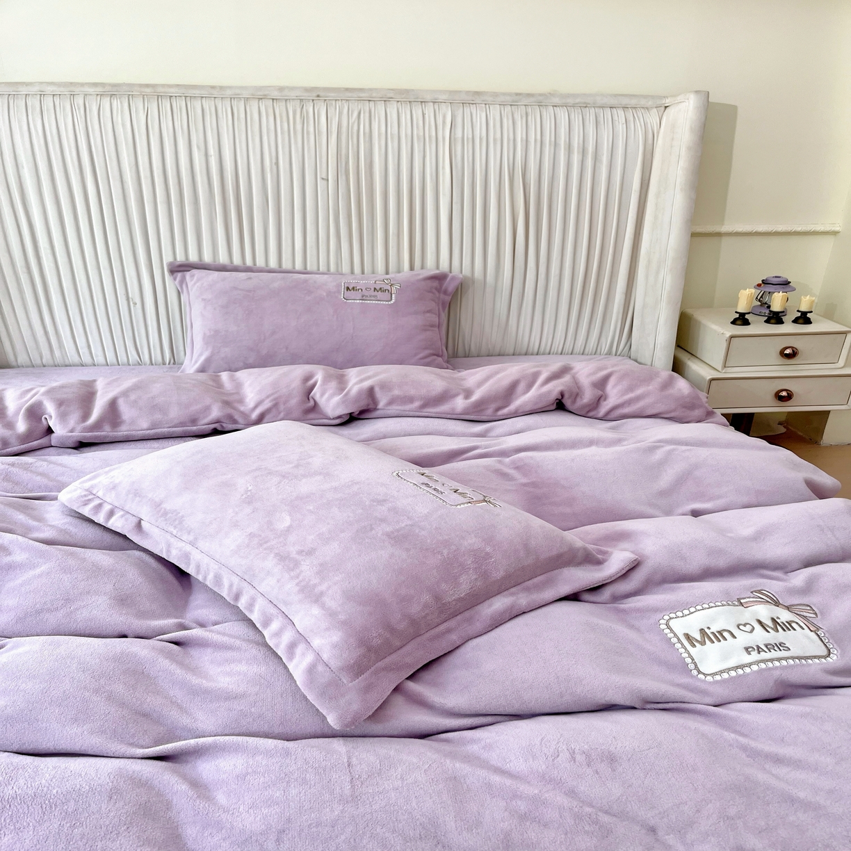 91家纺网 家纺一手货源 找家纺 恋尚羽家纺  2025新款牛奶绒绣花四件套 紫色