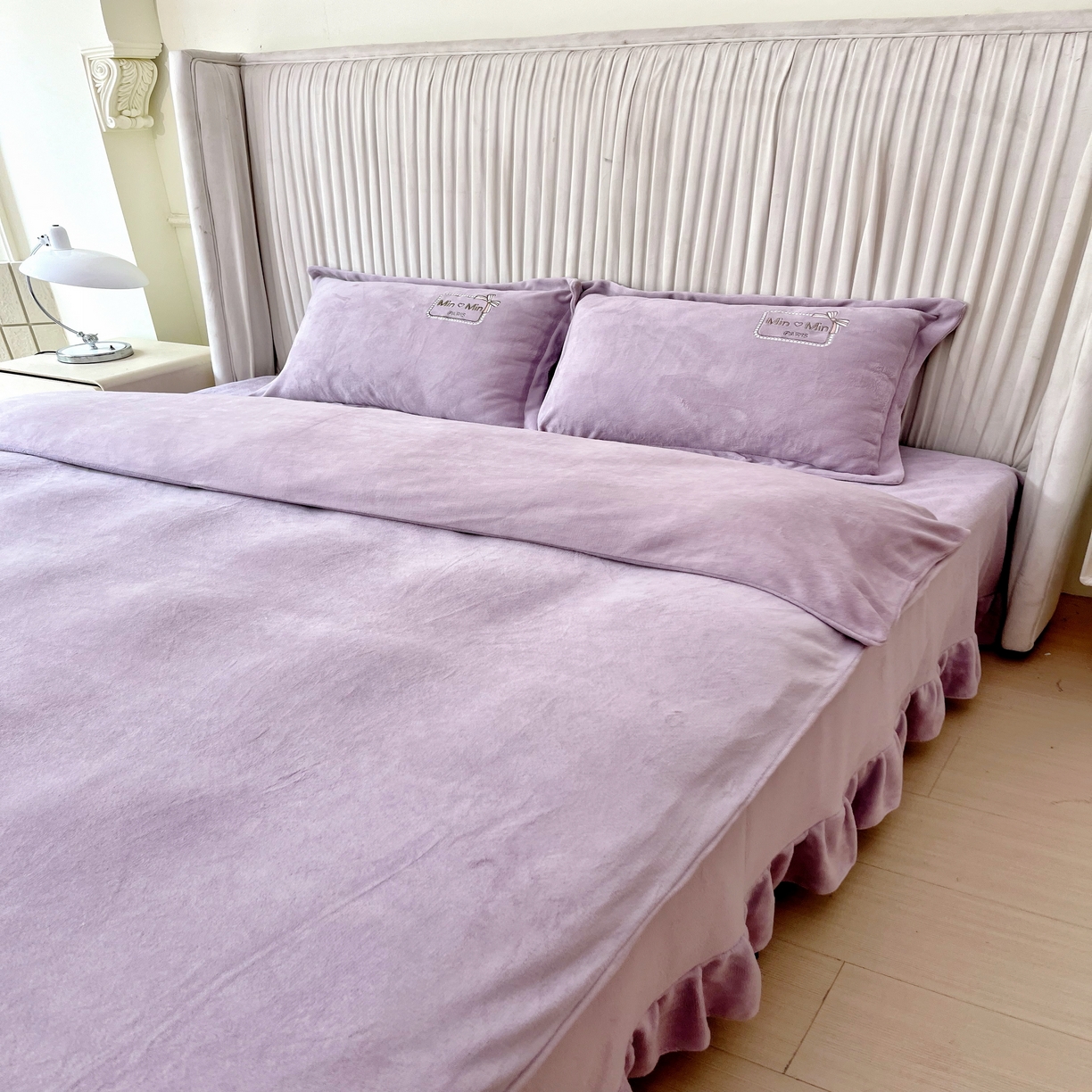 91家纺网 家纺一手货源 找家纺 恋尚羽家纺  2025新款牛奶绒绣花四件套 紫色