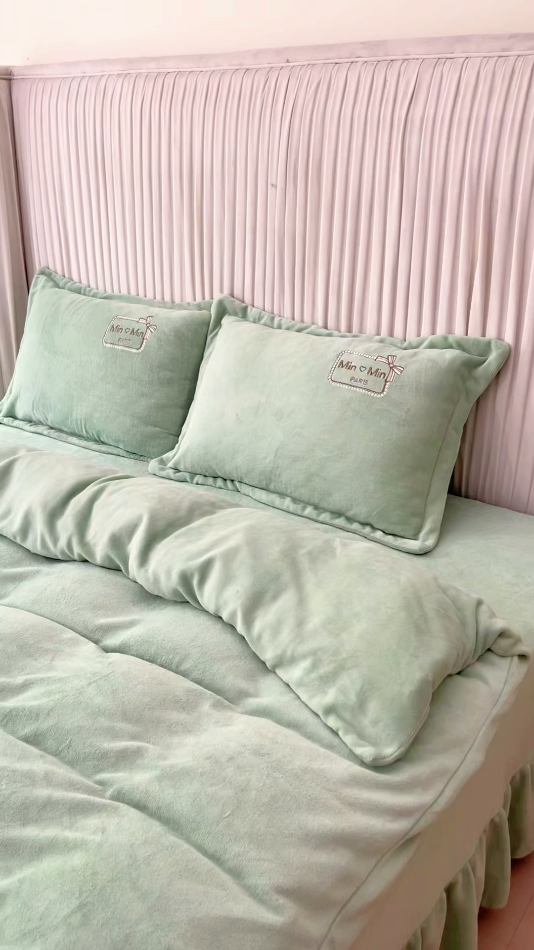 91家纺网 家纺一手货源 找家纺 恋尚羽家纺  2025新款牛奶绒绣花四件套 绿色