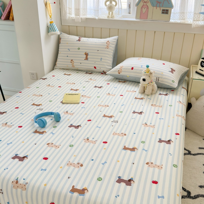 91家纺网 家纺一手货源 找家纺 典曼家纺 2025新款40支学生季卡通印花床单单床单床单单件 椰蓝小腊肠