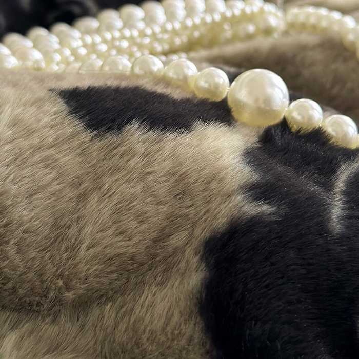 91家纺网 家纺一手货源 找家纺 绒世界 2025秋冬新款丹麦绒宽边牛奶绒四件套 宽边兔绒-绽放-灰