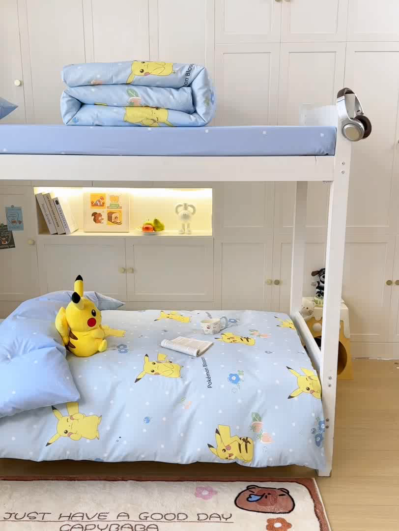 91家纺网 家纺一手货源 找家纺 博雅 2025新款宝可梦皮卡丘正版授权上下铺套件 蓝色点点皮卡丘