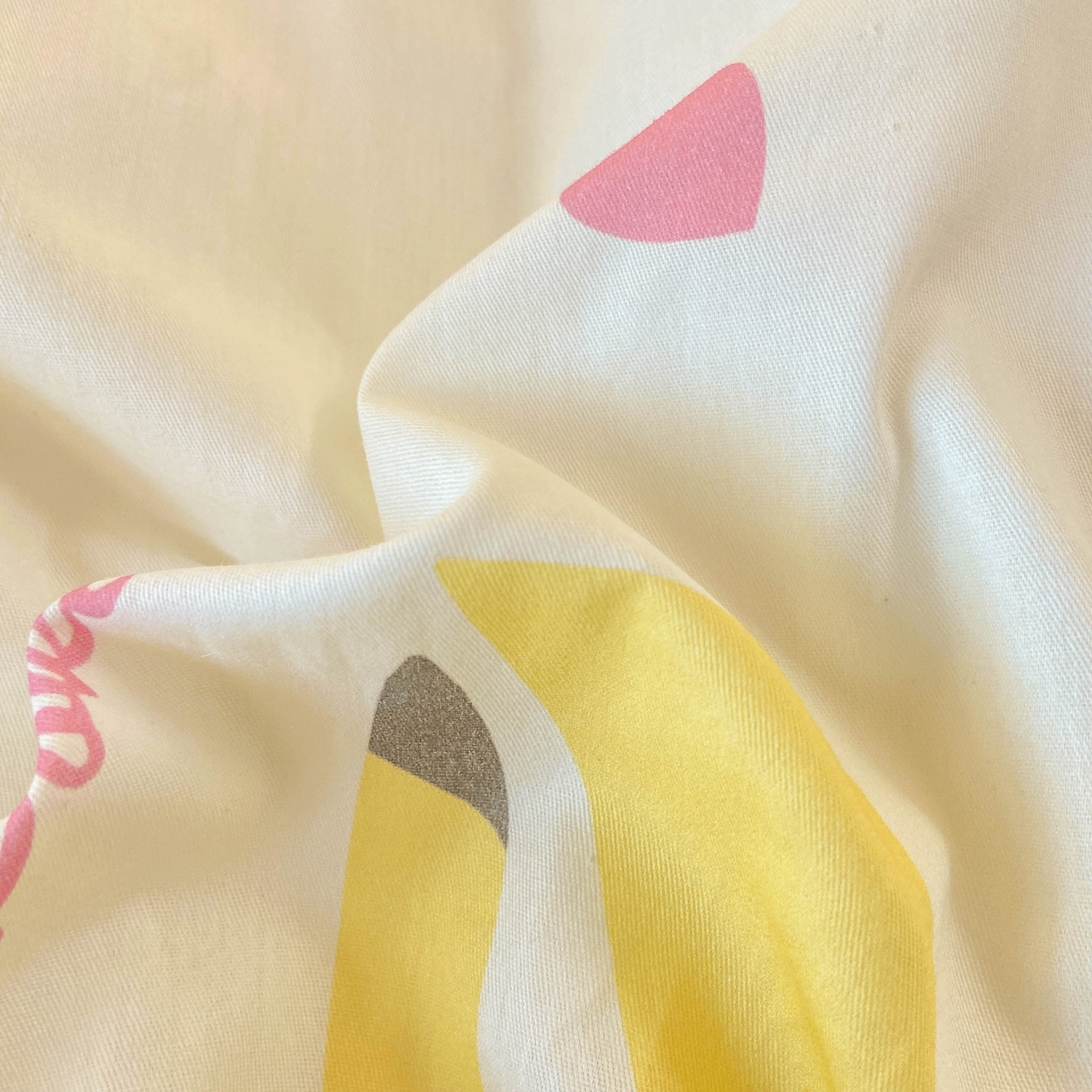 91家纺网 家纺一手货源 找家纺 博雅 2025新款宝可梦皮卡丘正版授权上下铺套件 小心心皮卡丘