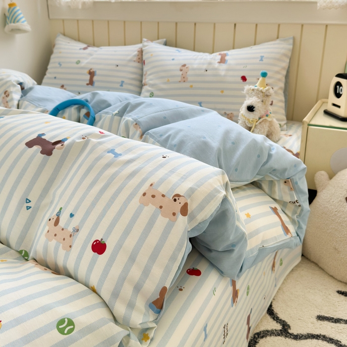 91家纺网 家纺一手货源 找家纺 典曼家纺 2025新款40支学生季卡通印花四件套 椰蓝小腊肠