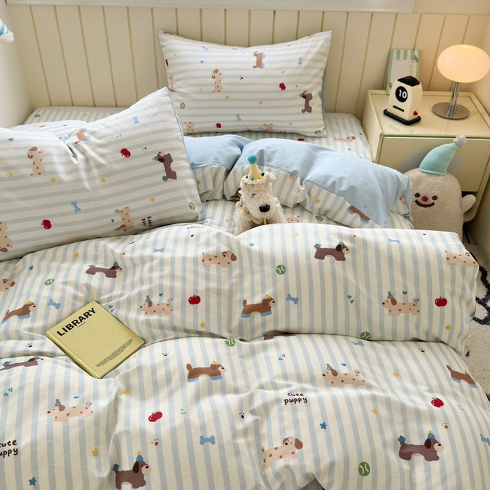 91家纺网 家纺一手货源 找家纺 典曼家纺 2025新款40支学生季卡通印花四件套 椰蓝小腊肠