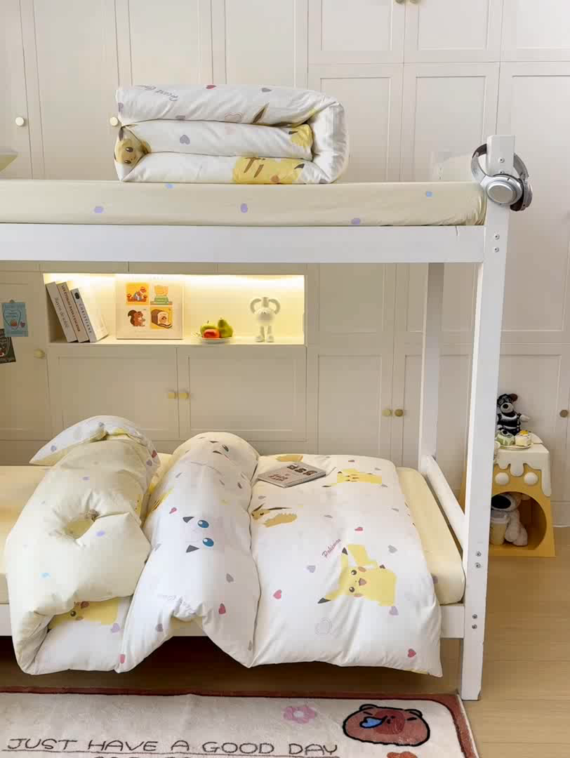 91家纺网 家纺一手货源 找家纺 博雅 2025新款宝可梦皮卡丘正版授权上下铺套件 小心心皮卡丘