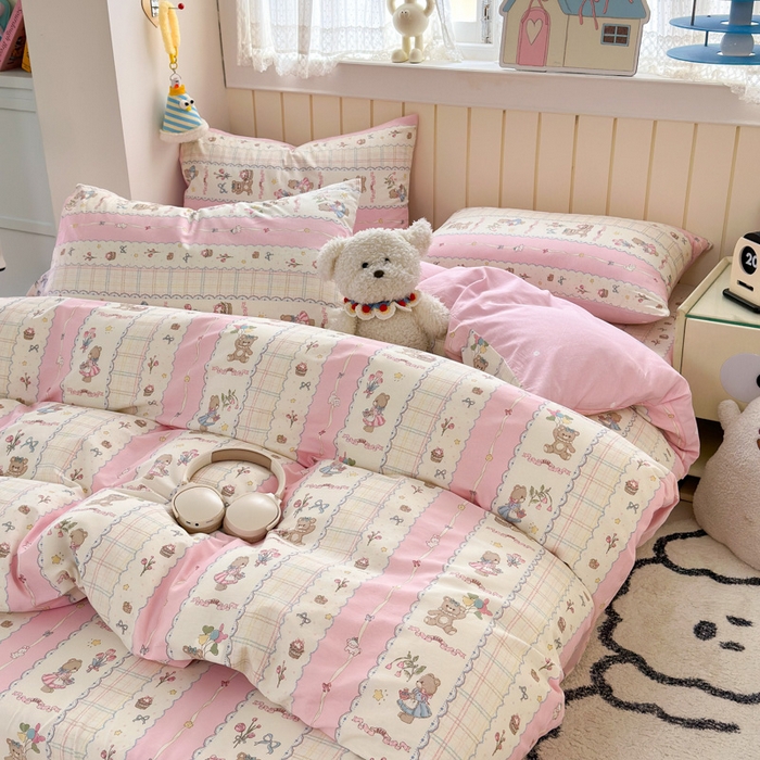 91家纺网 家纺一手货源 找家纺 典曼家纺 2025新款40支学生季卡通印花四件套 奶昔小熊