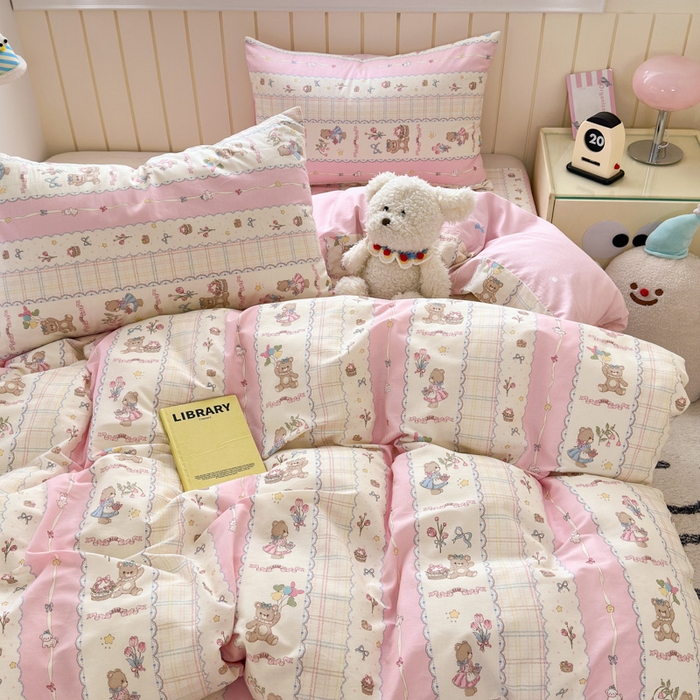 91家纺网 家纺一手货源 找家纺 典曼家纺 2025新款40支学生季卡通印花四件套 奶昔小熊