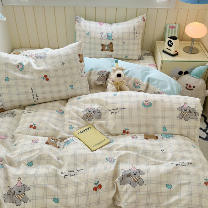 91家纺网 家纺一手货源 找家纺 典曼家纺 2025新款40支学生季卡通印花四件套 樱桃熊仔