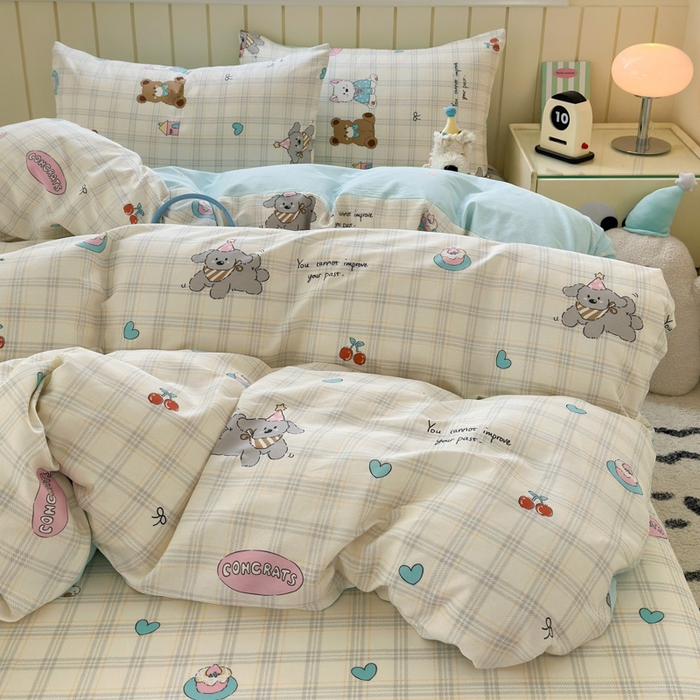 91家纺网 家纺一手货源 找家纺 典曼家纺 2025新款40支学生季卡通印花四件套 樱桃熊仔