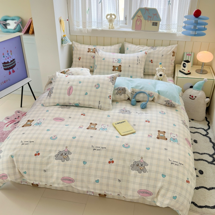 91家纺网 家纺一手货源 找家纺 典曼家纺 2025新款40支学生季卡通印花四件套 樱桃熊仔