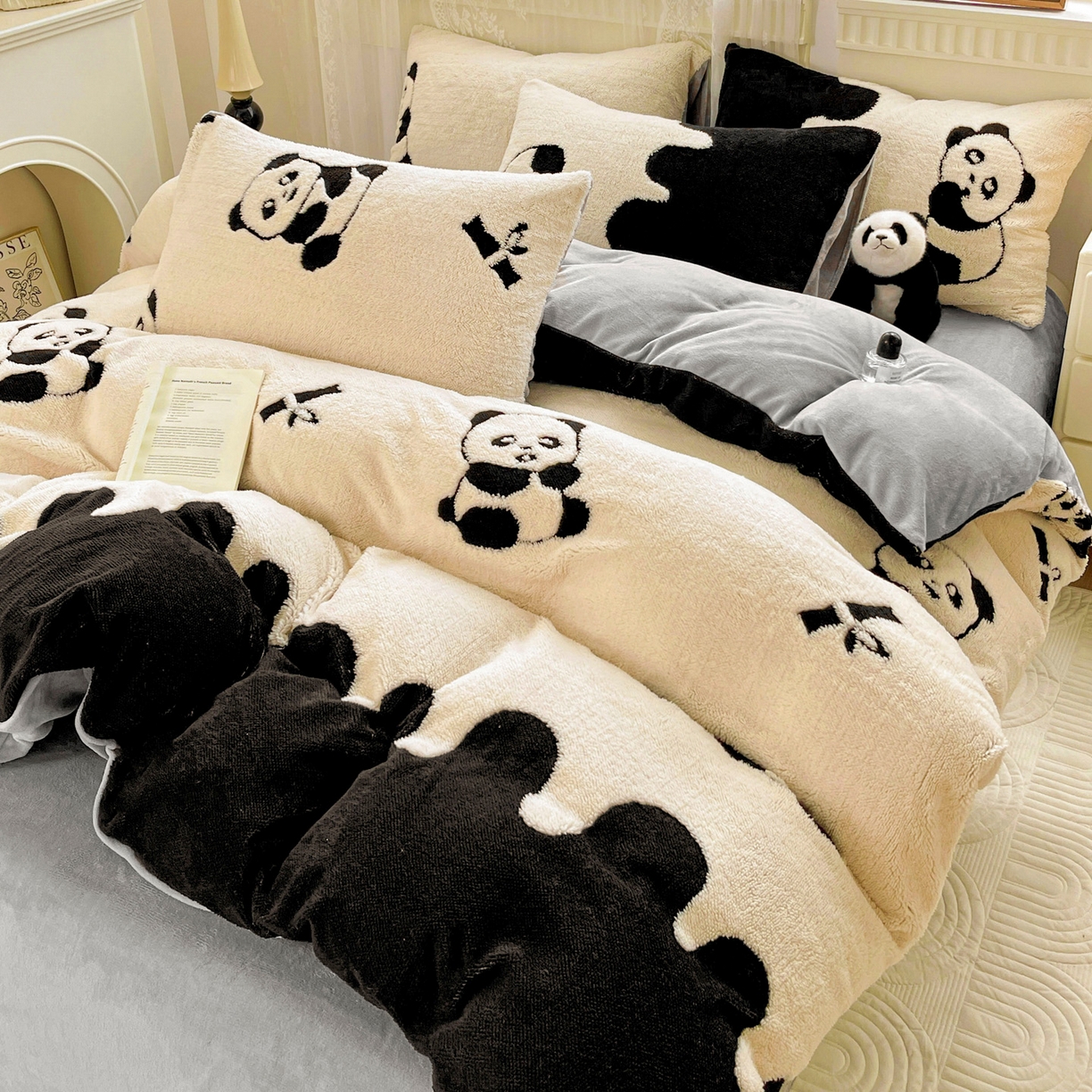 91家纺网 家纺一手货源 找家纺 梦之岛 2025新款高克重阳离子大提花印花牛奶绒四件套 小熊猫