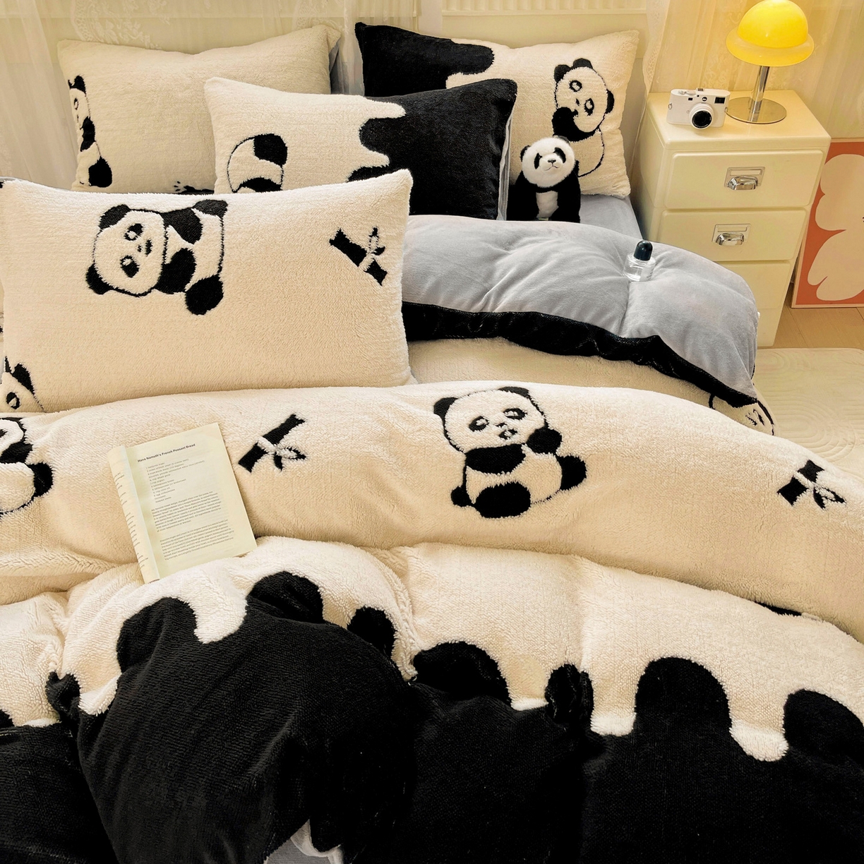 91家纺网 家纺一手货源 找家纺 梦之岛 2025新款高克重阳离子大提花印花牛奶绒四件套 小熊猫