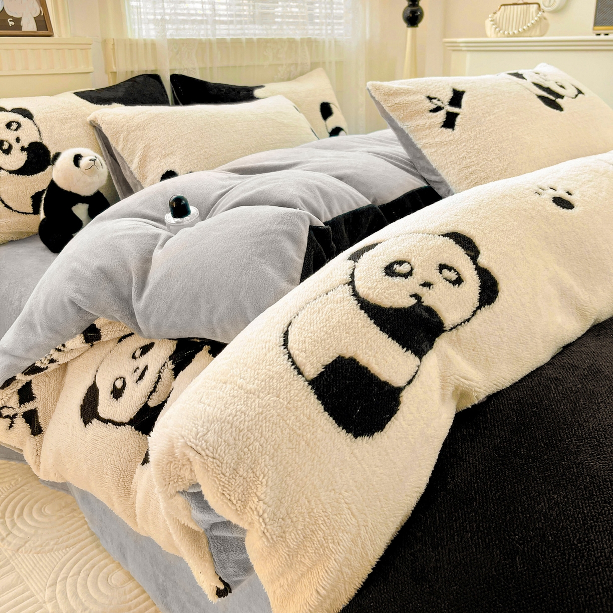 91家纺网 家纺一手货源 找家纺 梦之岛 2025新款高克重阳离子大提花印花牛奶绒四件套 小熊猫