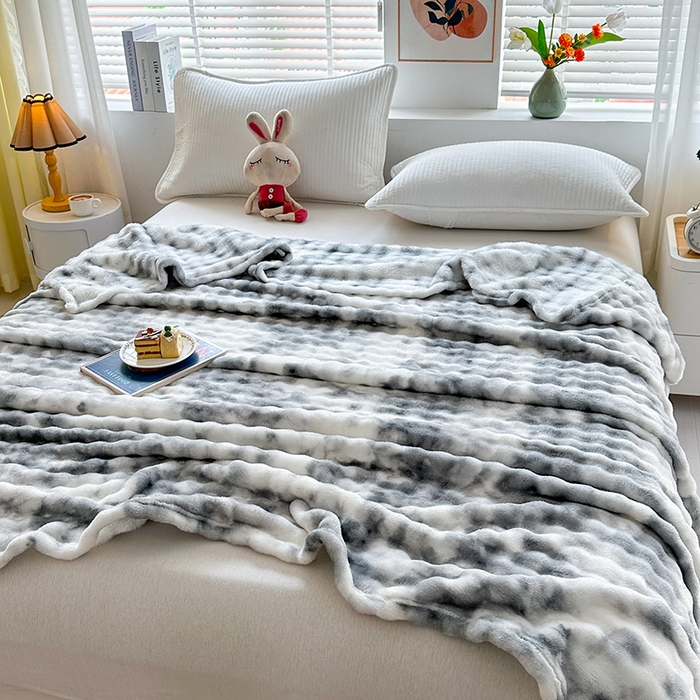 91家纺网 家纺一手货源 找家纺 悦织湾家纺 2025新款仿兔毛绒托斯仿兔毛绒毛毯纯色印花牛奶绒休闲盖毯午睡小毯子 炫彩灰