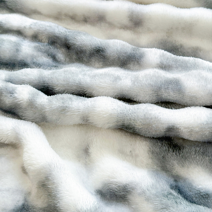 91家纺网 家纺一手货源 找家纺 悦织湾家纺 2025新款仿兔毛绒托斯仿兔毛绒毛毯纯色印花牛奶绒休闲盖毯午睡小毯子 炫彩灰
