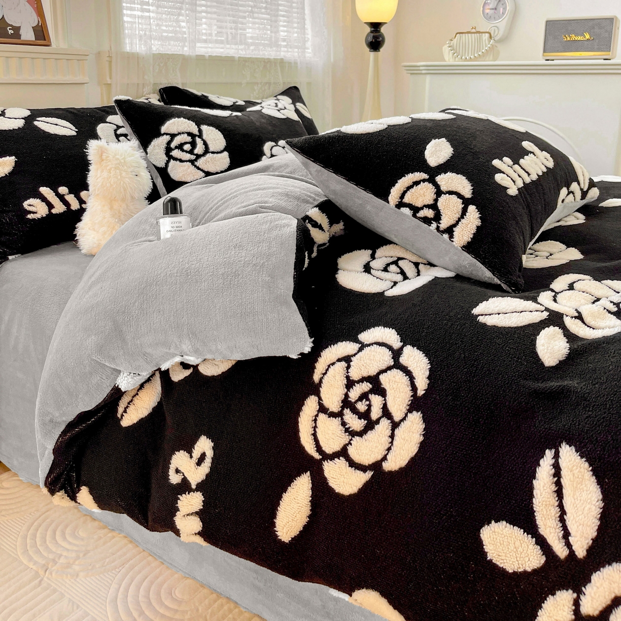 91家纺网 家纺一手货源 找家纺 梦之岛 2025新款高克重阳离子大提花印花牛奶绒四件套 山茶花