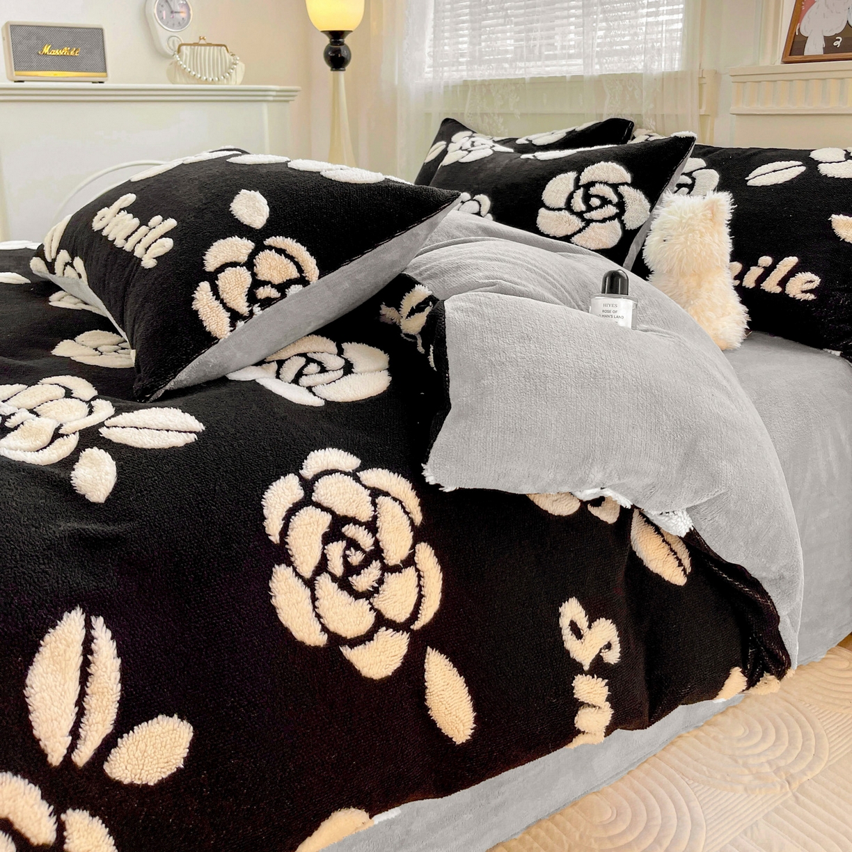 91家纺网 家纺一手货源 找家纺 梦之岛 2025新款高克重阳离子大提花印花牛奶绒四件套 山茶花