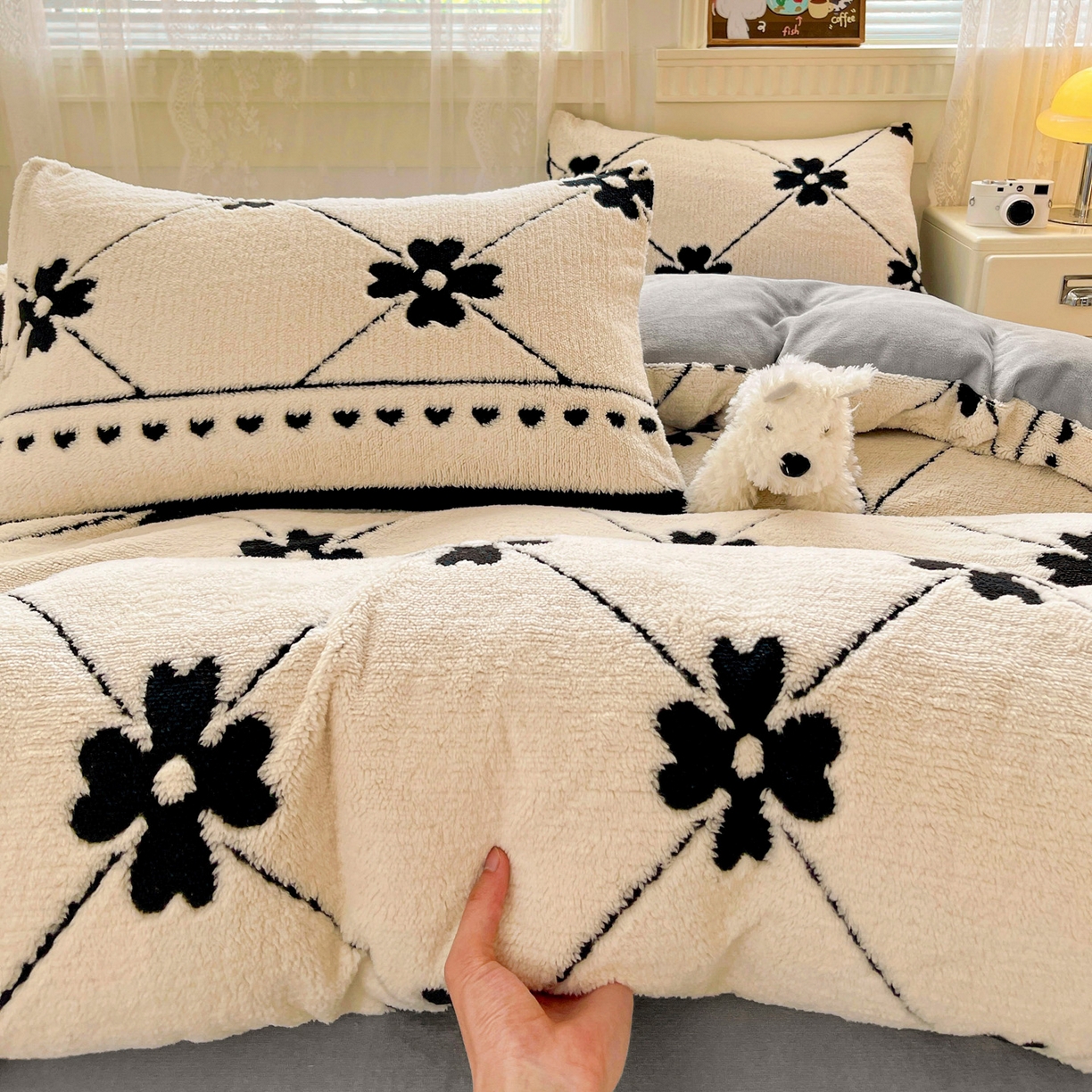 91家纺网 家纺一手货源 找家纺 梦之岛 2025新款高克重阳离子大提花印花牛奶绒四件套 四叶草