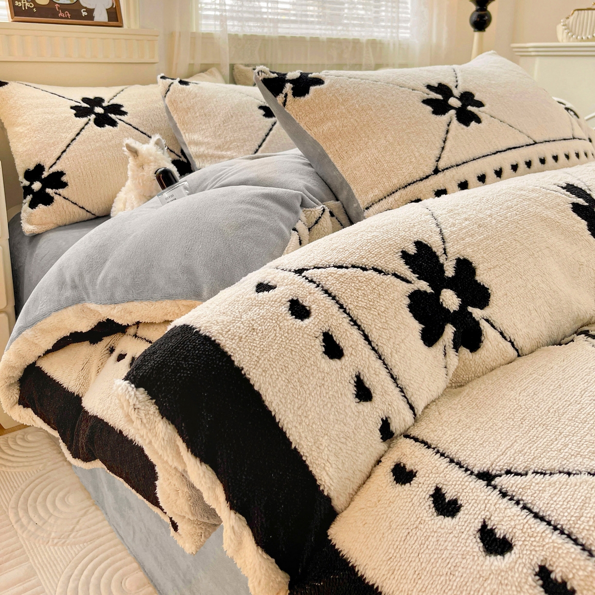 91家纺网 家纺一手货源 找家纺 梦之岛 2025新款高克重阳离子大提花印花牛奶绒四件套 四叶草