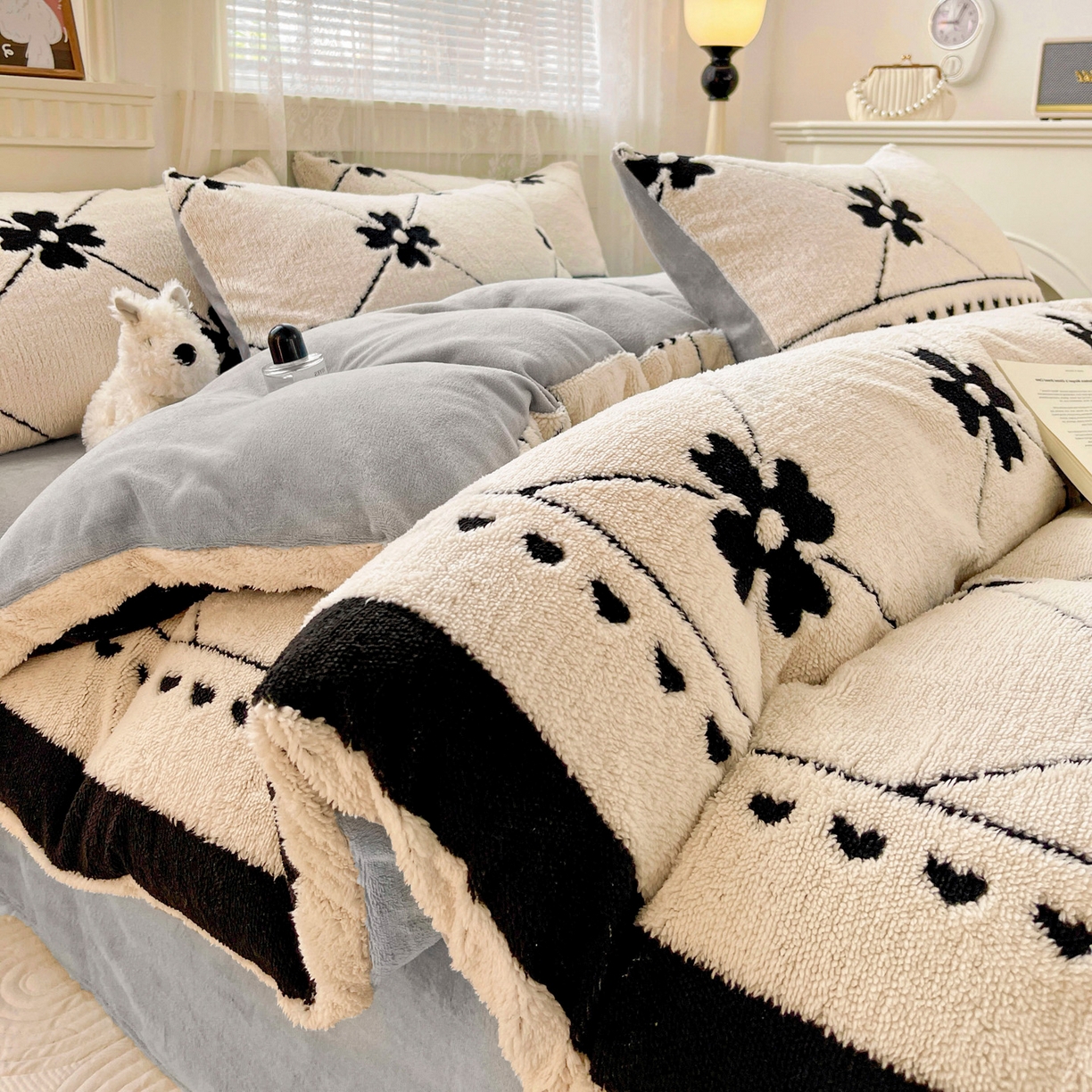 91家纺网 家纺一手货源 找家纺 梦之岛 2025新款高克重阳离子大提花印花牛奶绒四件套 四叶草