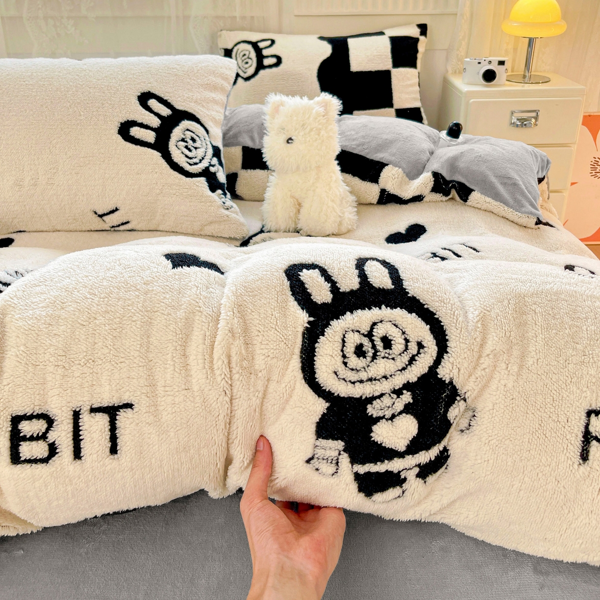 91家纺网 家纺一手货源 找家纺 梦之岛 2025新款高克重阳离子大提花印花牛奶绒四件套 la布布