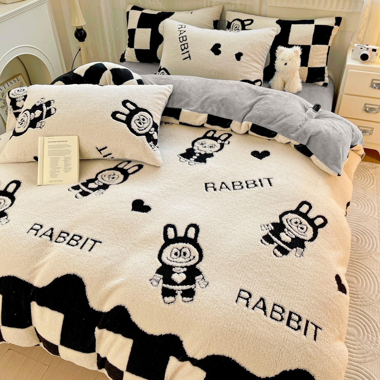 91家纺网 家纺一手货源 找家纺 梦之岛 2025新款高克重阳离子大提花印花牛奶绒四件套 la布布