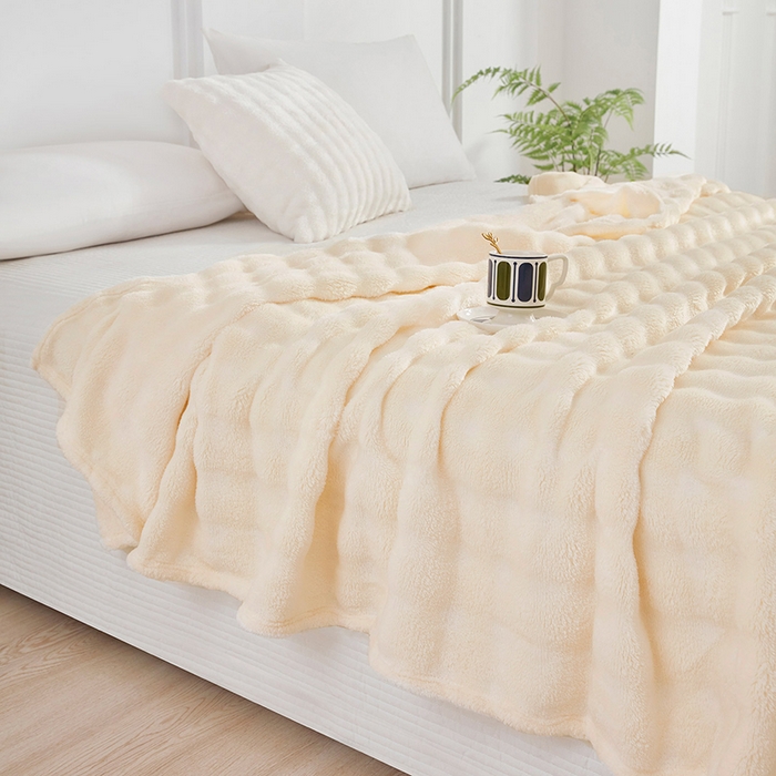 91家纺网 家纺一手货源 找家纺 悦织湾家纺 2025新款仿兔毛绒托斯仿兔毛绒毛毯纯色印花牛奶绒休闲盖毯午睡小毯子 炫彩米白