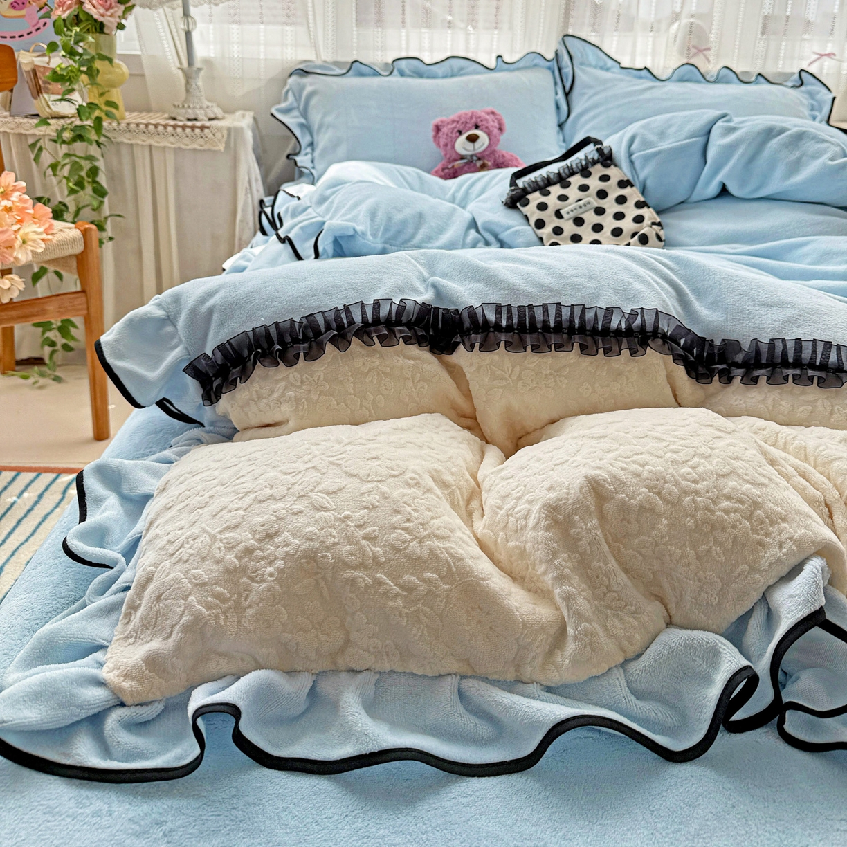 91家纺网 家纺一手货源 找家纺 梦之岛 2025新款韩版双拼提花牛奶绒四件套-秘密花园 甜蜜花园-蓝