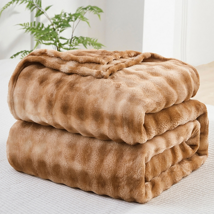 91家纺网 家纺一手货源 找家纺 悦织湾家纺 2025新款仿兔毛绒托斯仿兔毛绒毛毯纯色印花牛奶绒休闲盖毯午睡小毯子 炫彩深咖