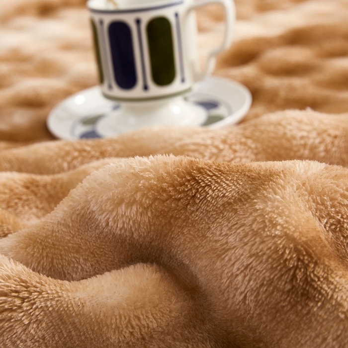 91家纺网 家纺一手货源 找家纺 悦织湾家纺 2025新款仿兔毛绒托斯仿兔毛绒毛毯纯色印花牛奶绒休闲盖毯午睡小毯子 炫彩深咖