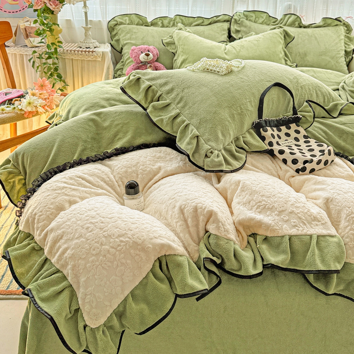 91家纺网 家纺一手货源 找家纺 梦之岛 2025新款韩版双拼提花牛奶绒四件套-秘密花园 甜蜜花园-绿