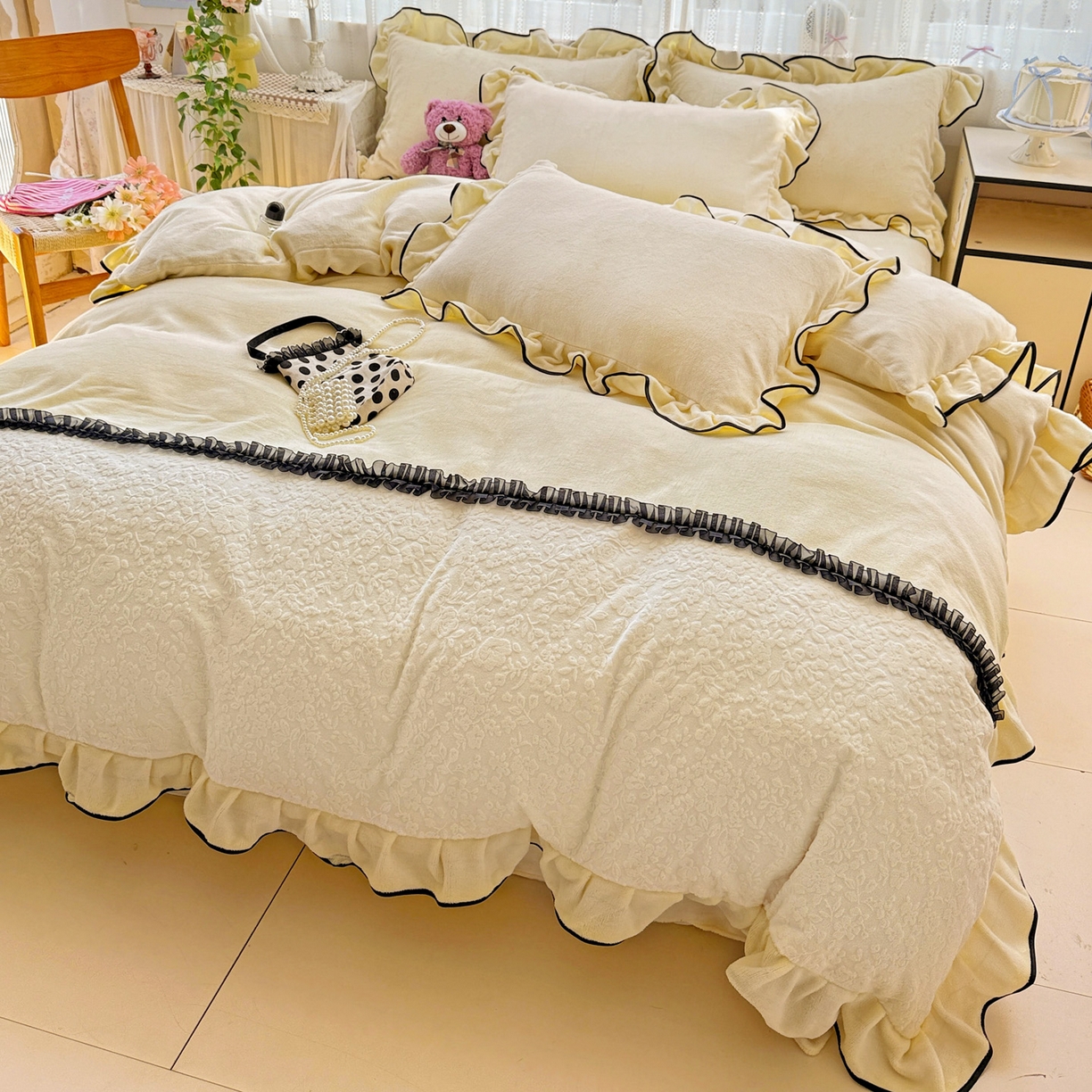 91家纺网 家纺一手货源 找家纺 梦之岛 2025新款韩版双拼提花牛奶绒四件套-秘密花园 甜蜜花园-奶白