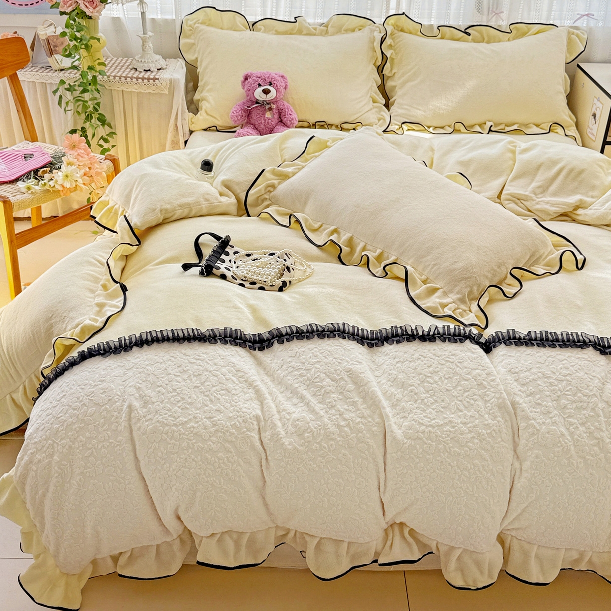 91家纺网 家纺一手货源 找家纺 梦之岛 2025新款韩版双拼提花牛奶绒四件套-秘密花园 甜蜜花园-奶白