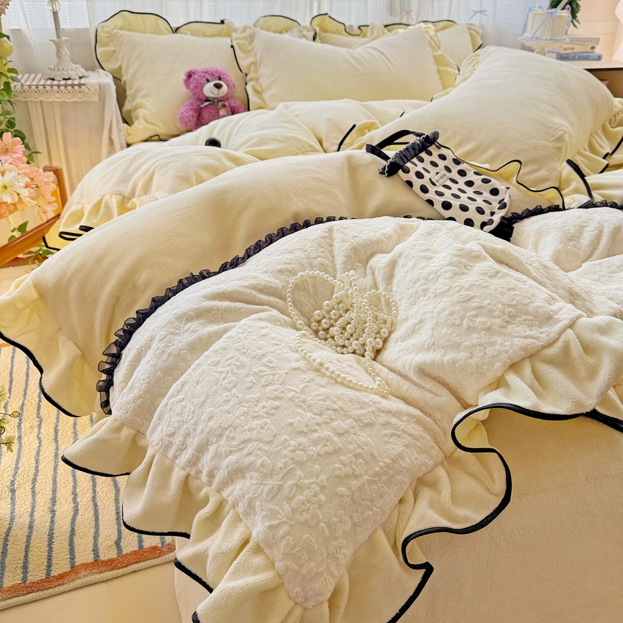 91家纺网 家纺一手货源 找家纺 梦之岛 2025新款韩版双拼提花牛奶绒四件套-秘密花园 甜蜜花园-奶白