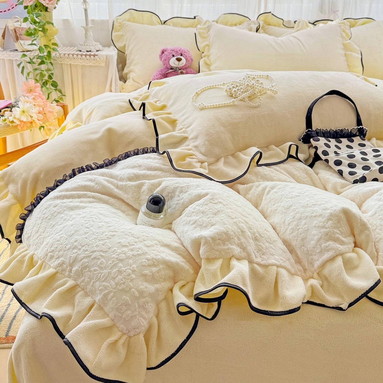 91家纺网 家纺一手货源 找家纺 梦之岛 2025新款韩版双拼提花牛奶绒四件套-秘密花园 甜蜜花园-奶白