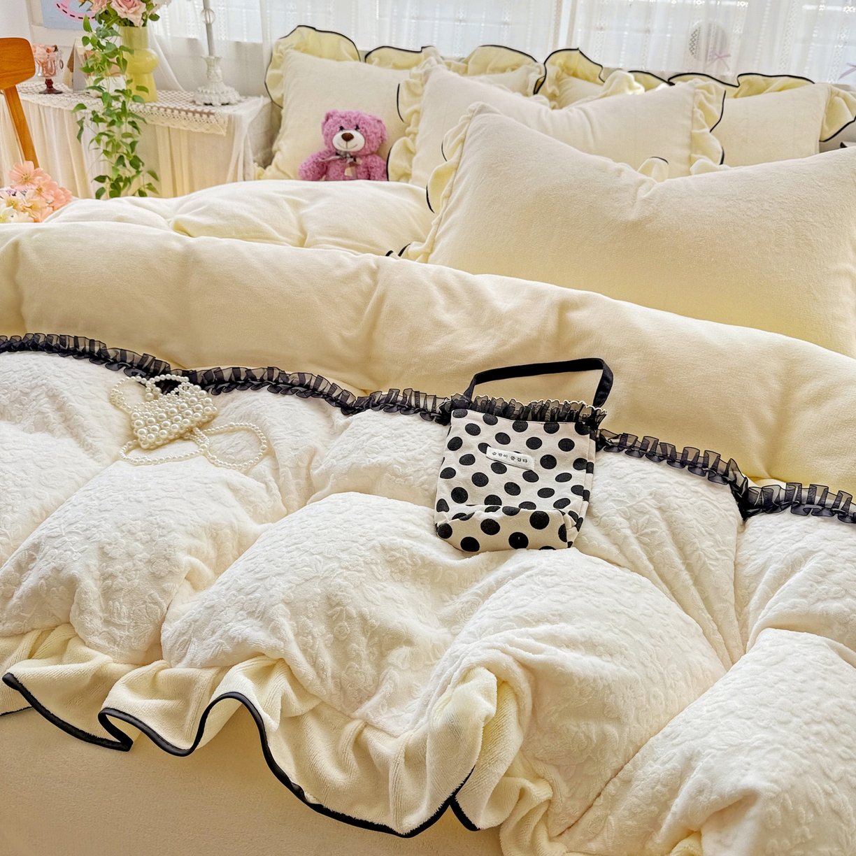 91家纺网 家纺一手货源 找家纺 梦之岛 2025新款韩版双拼提花牛奶绒四件套-秘密花园 甜蜜花园-奶白