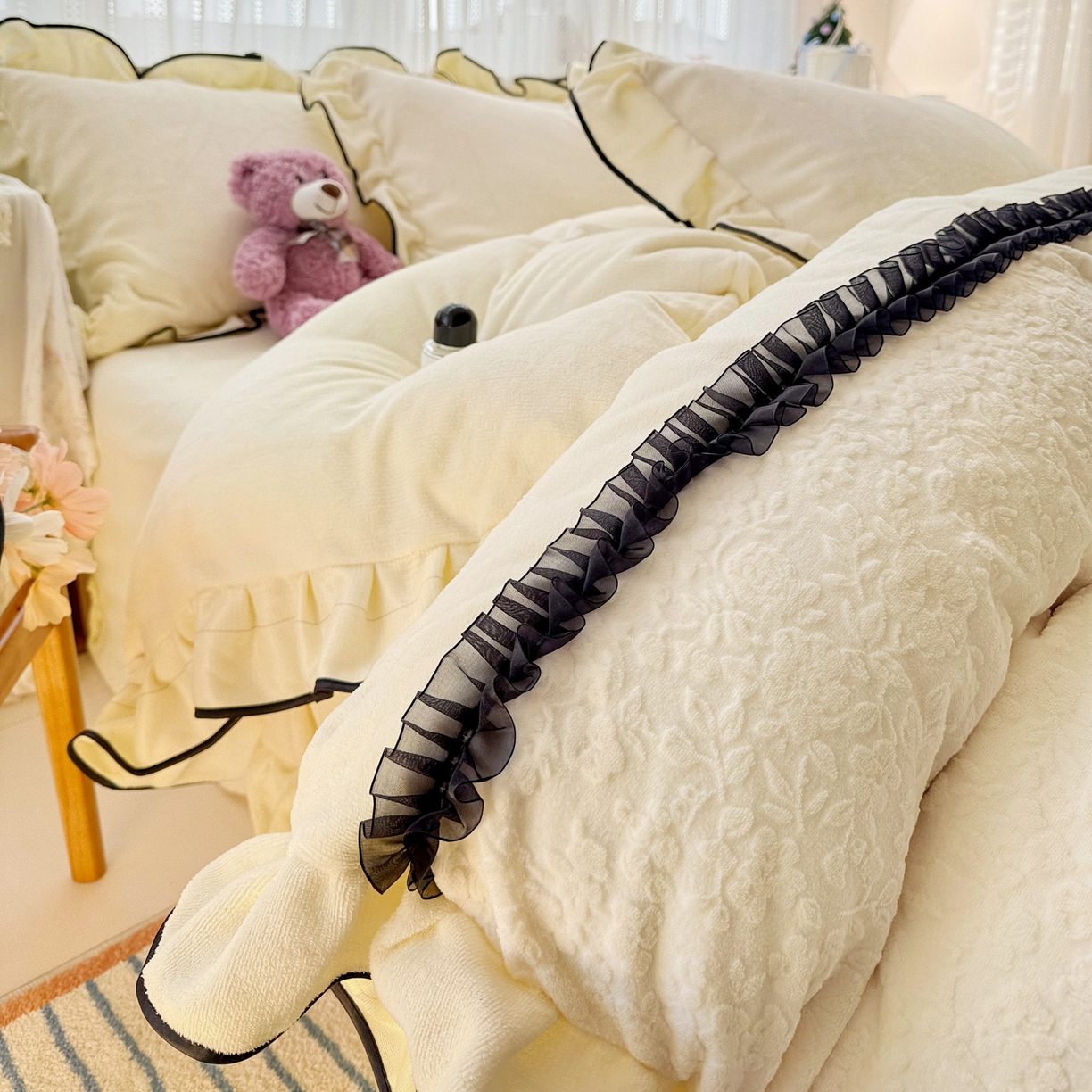 91家纺网 家纺一手货源 找家纺 梦之岛 2025新款韩版双拼提花牛奶绒四件套-秘密花园 甜蜜花园-奶白