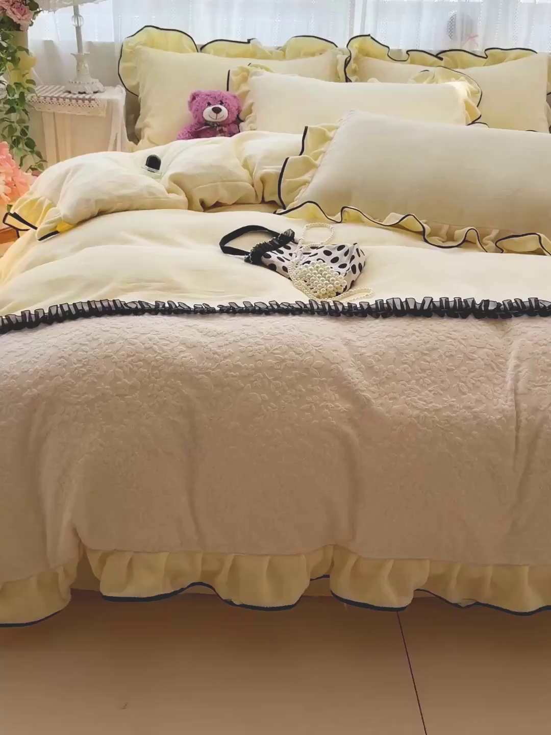 91家纺网 家纺一手货源 找家纺 梦之岛 2025新款韩版双拼提花牛奶绒四件套-秘密花园 甜蜜花园-奶白