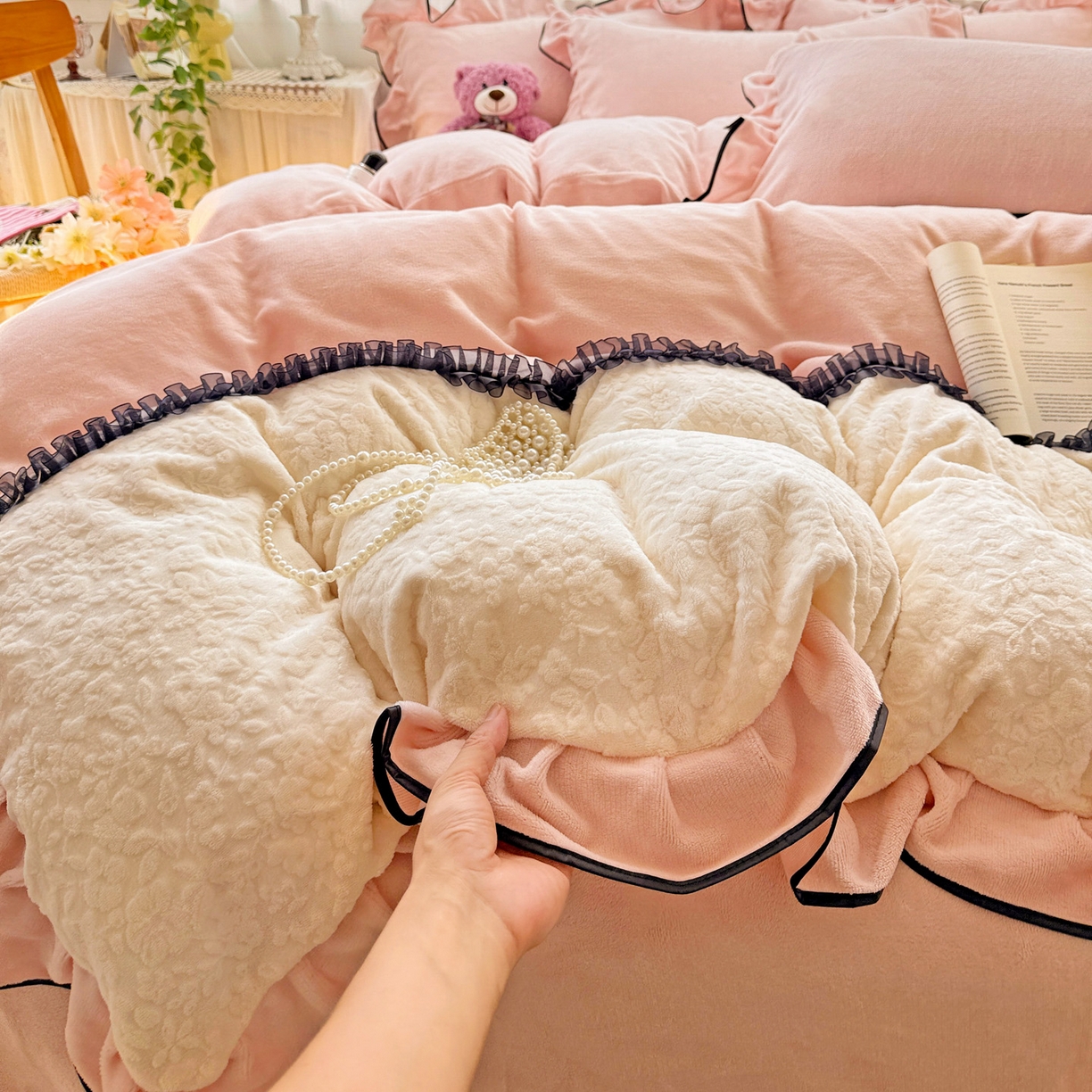 91家纺网 家纺一手货源 找家纺 梦之岛 2025新款韩版双拼提花牛奶绒四件套-秘密花园 甜蜜花园-玉