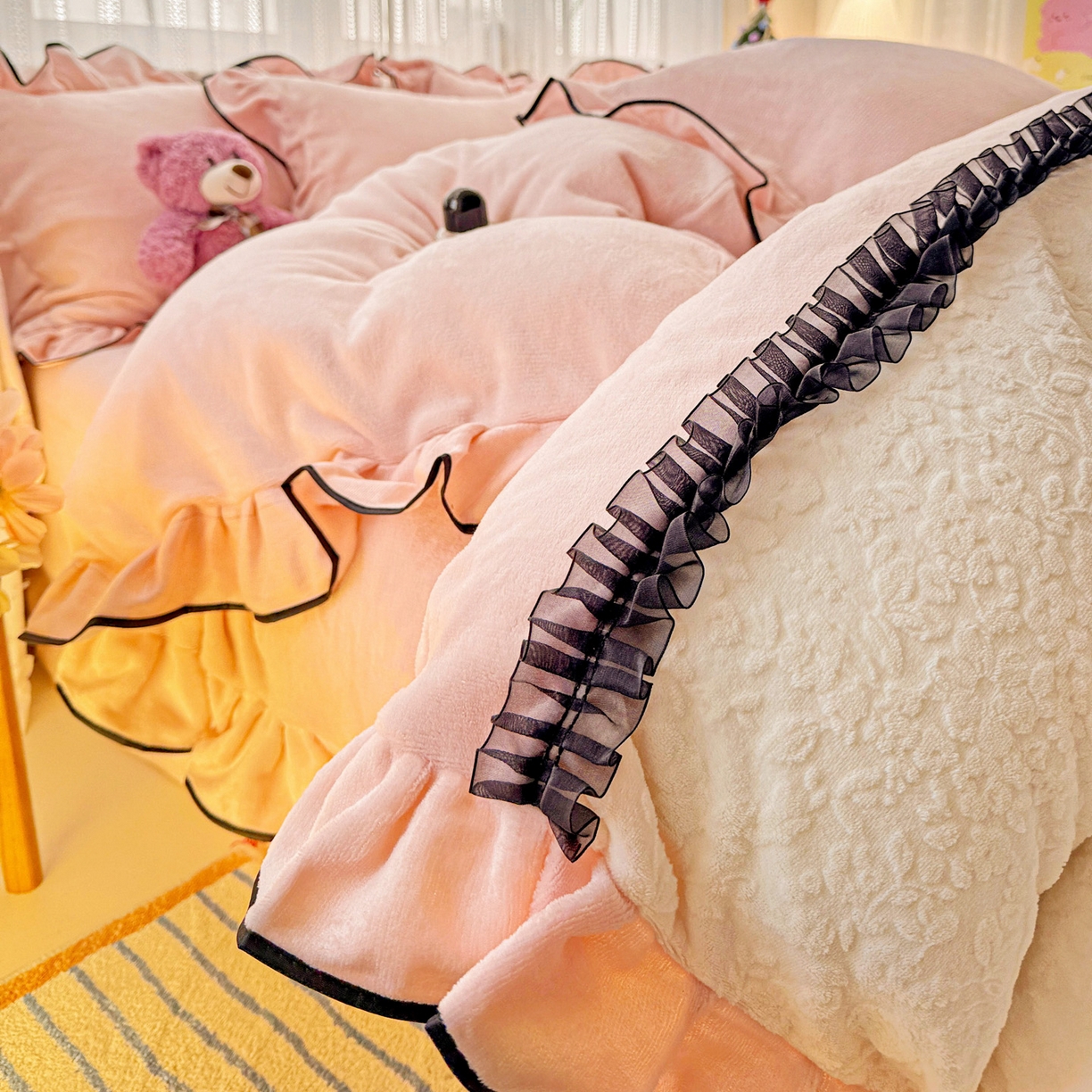 91家纺网 家纺一手货源 找家纺 梦之岛 2025新款韩版双拼提花牛奶绒四件套-秘密花园 甜蜜花园-玉