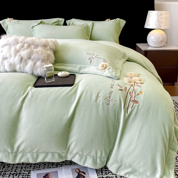 91家纺网 家纺一手货源 找家纺 席之家 2025新款刺绣牛奶绒四件套 花语-青柠绿